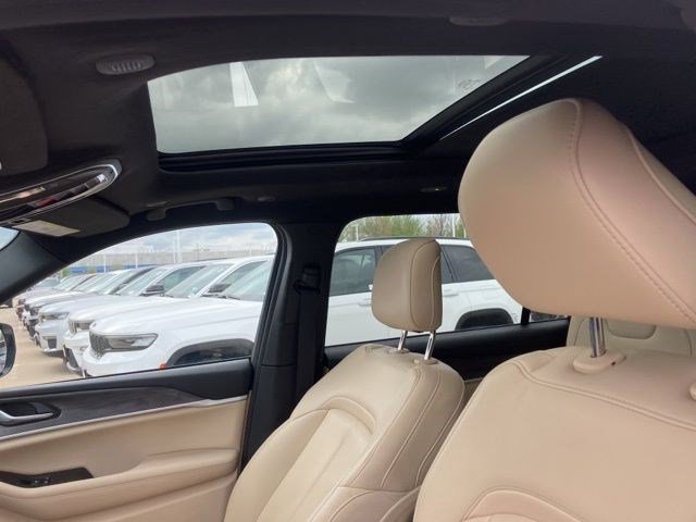 Certified 2023 Jeep Grand Cherokee L Limited w/ Black Appearance Package AWD/4WD image 13