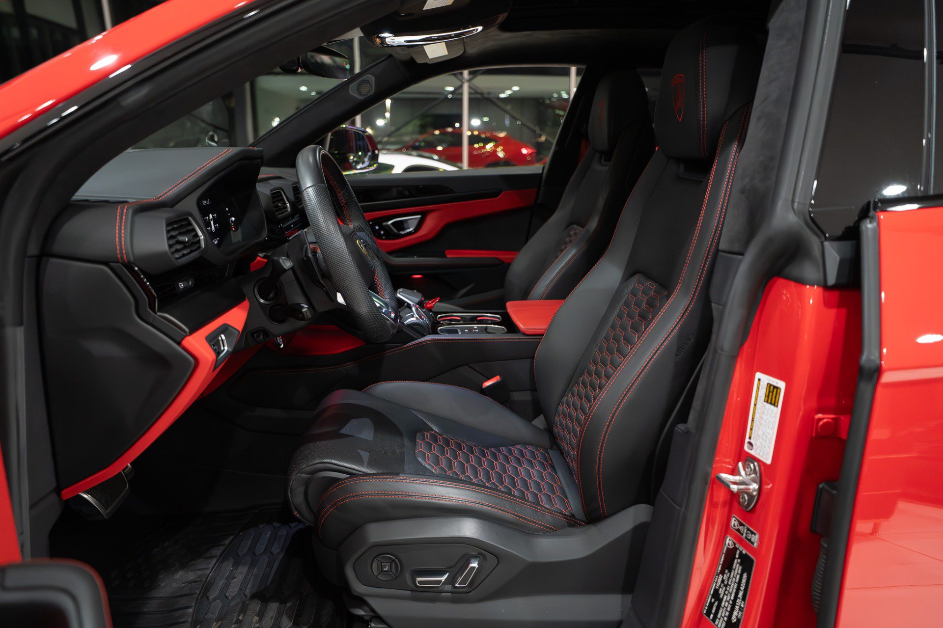 Used 2022 Lamborghini Urus AWD/4WD image 10