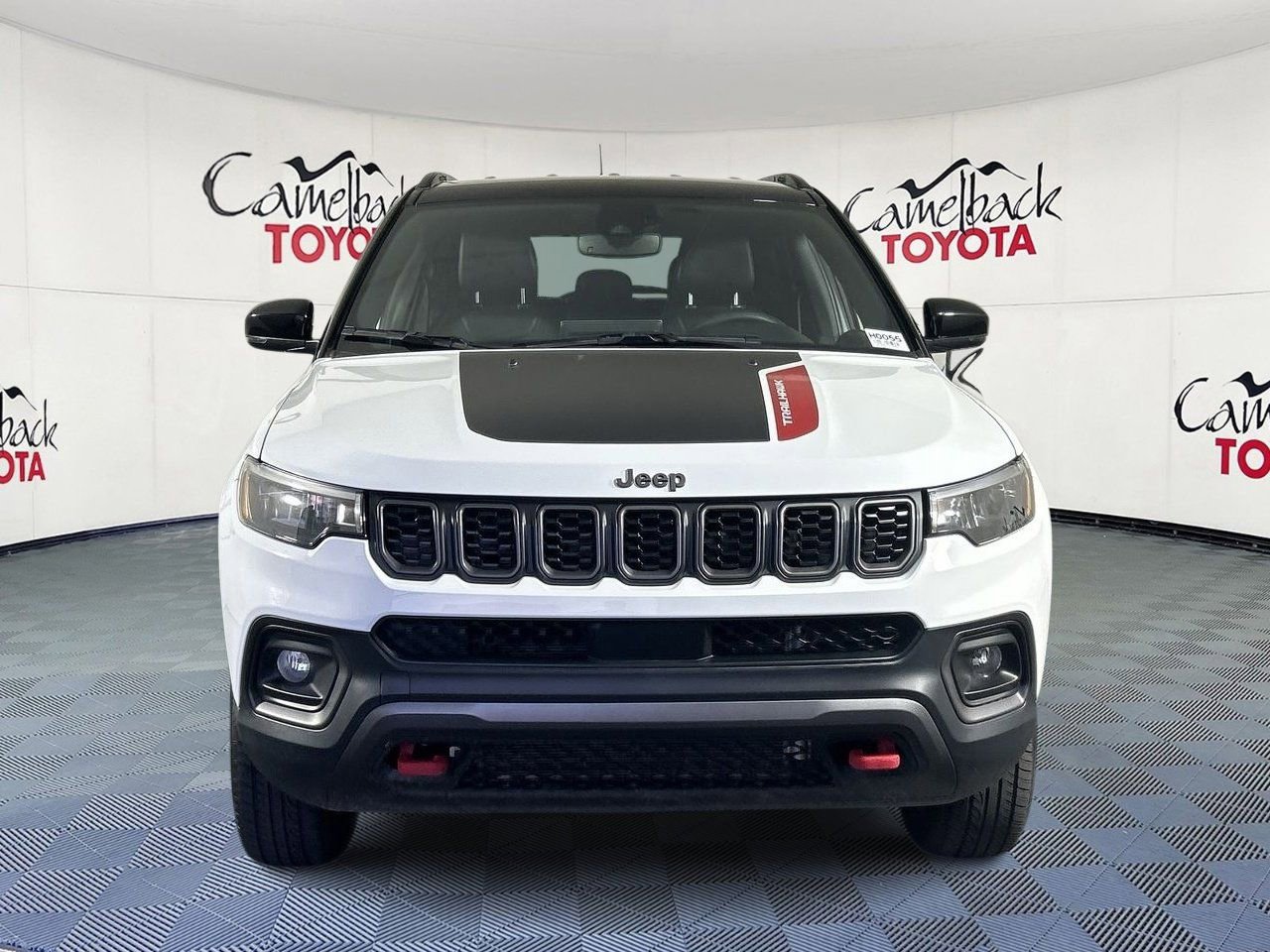 Used 2025 Jeep Compass Trailhawk AWD/4WD image 3