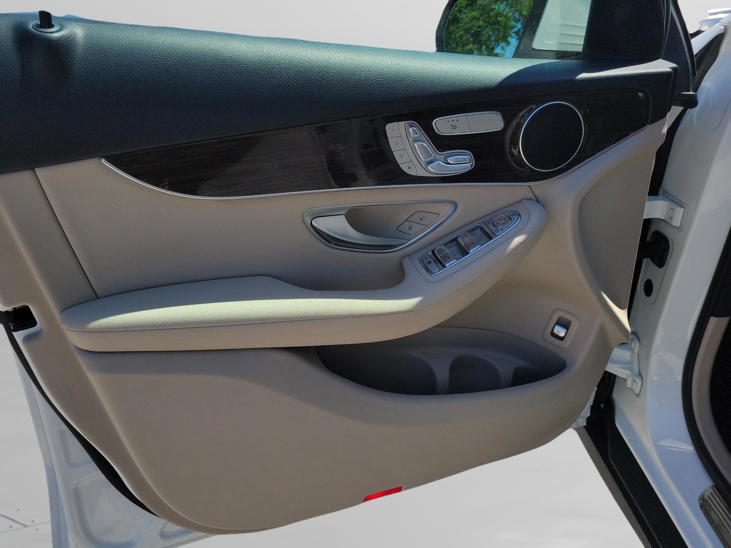 Certified 2022 Mercedes-Benz GLC 300 w/ Premium Package Lite image 15