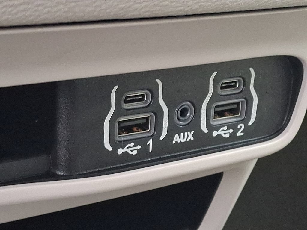 Used 2021 Chrysler Pacifica Touring-L FWD image 24