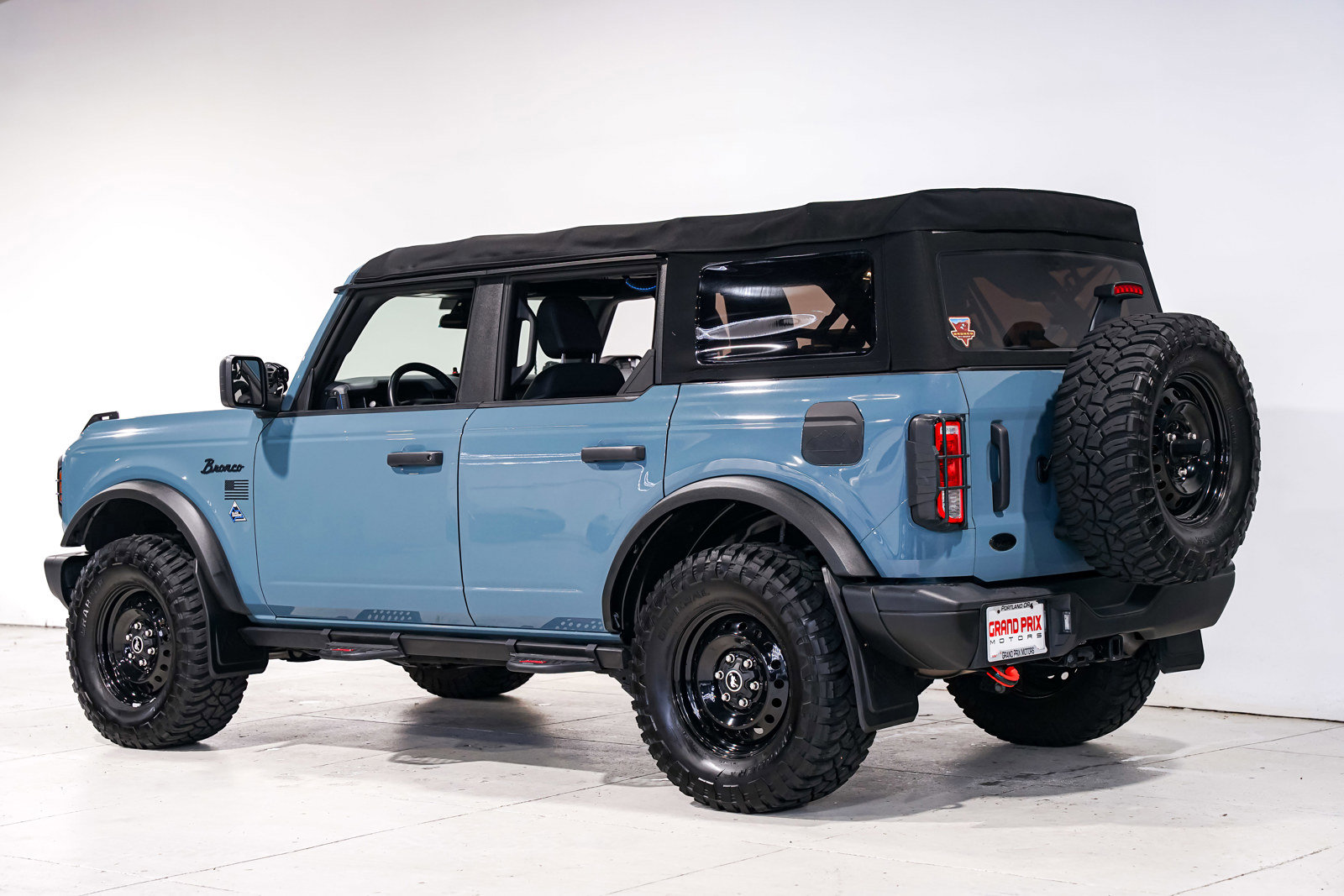 Used 2022 Ford Bronco Black Diamond image 8