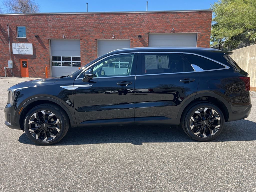Certified 2025 Kia Sorento EX w/ Panoramic Sunroof Package image 2