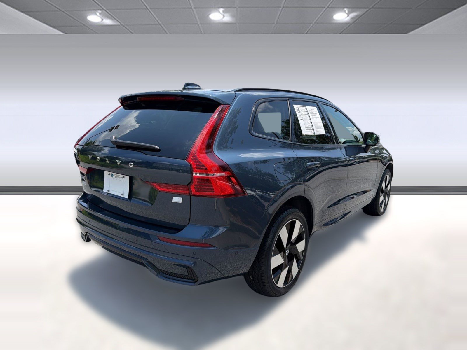 Certified 2024 Volvo XC60 T8 Plus w/ Climate Package AWD/4WD image 9