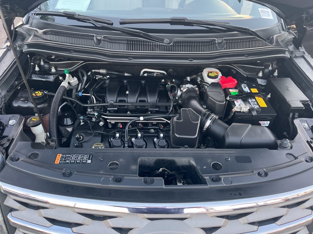Used 2018 Ford Explorer XLT w/ Equipment Group 202A AWD/4WD image 16