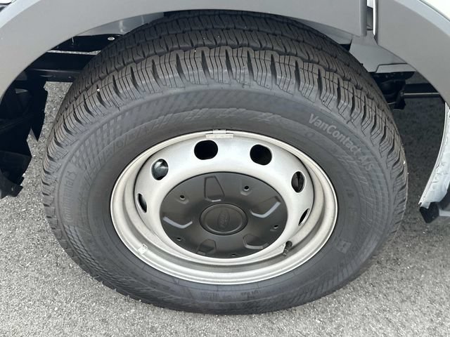 New 2026 Ford Transit 250 148 Medium Roof RWD image 18