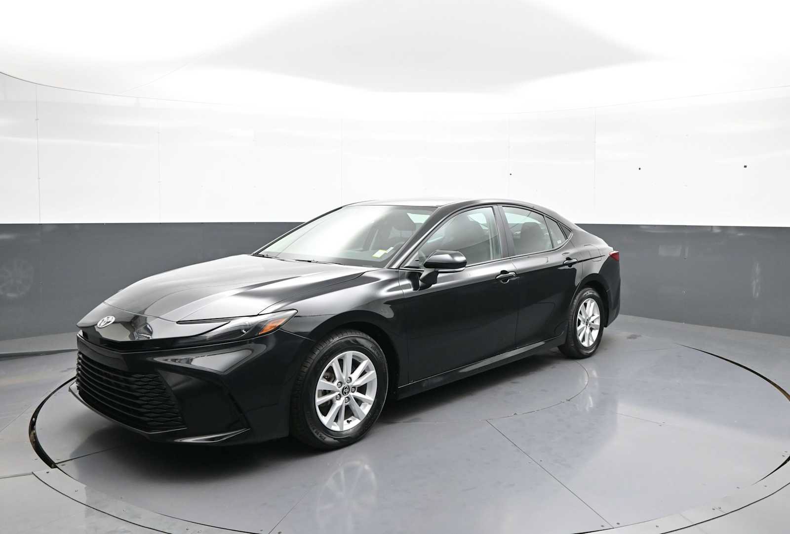 Used 2026 Toyota Camry LE FWD image 9