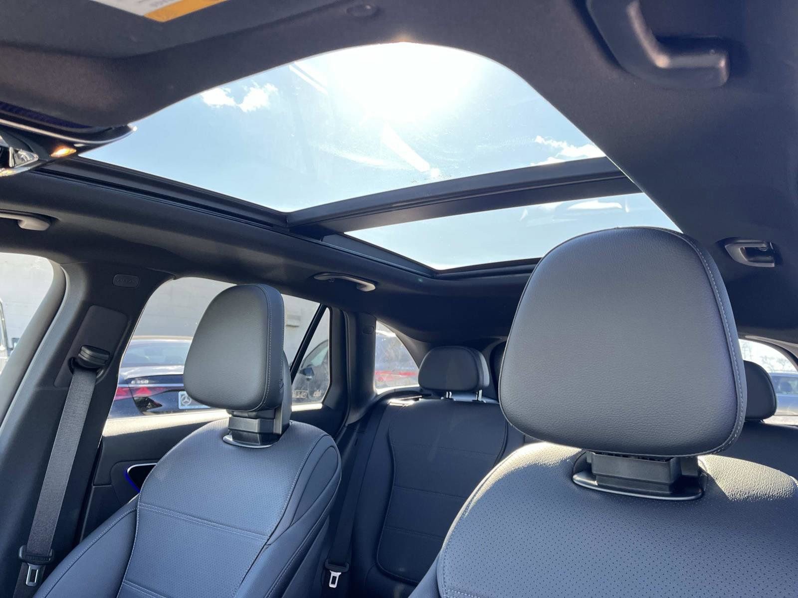 Certified 2025 Mercedes-Benz GLC 300 image 23