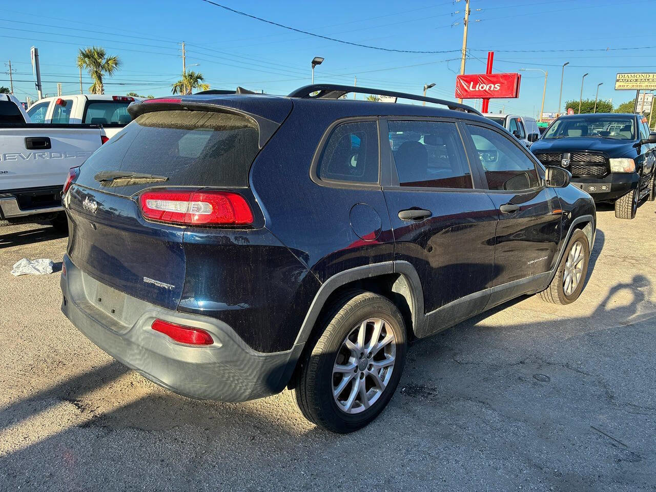 Used 2016 Jeep Cherokee Sport image 5