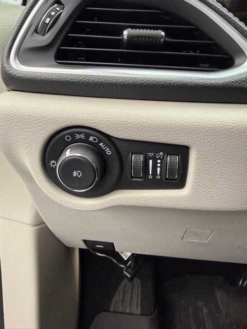 Used 2022 Chrysler Pacifica Limited FWD image 34