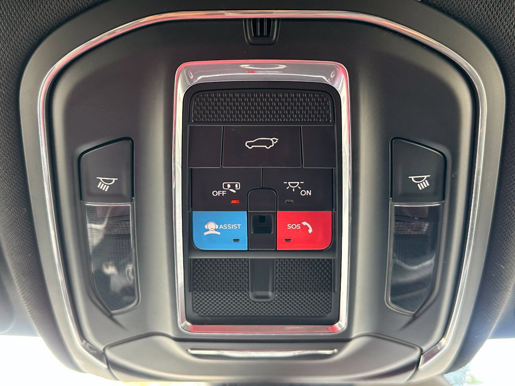 Used 2025 Jeep Grand Cherokee Altitude AWD/4WD image 22
