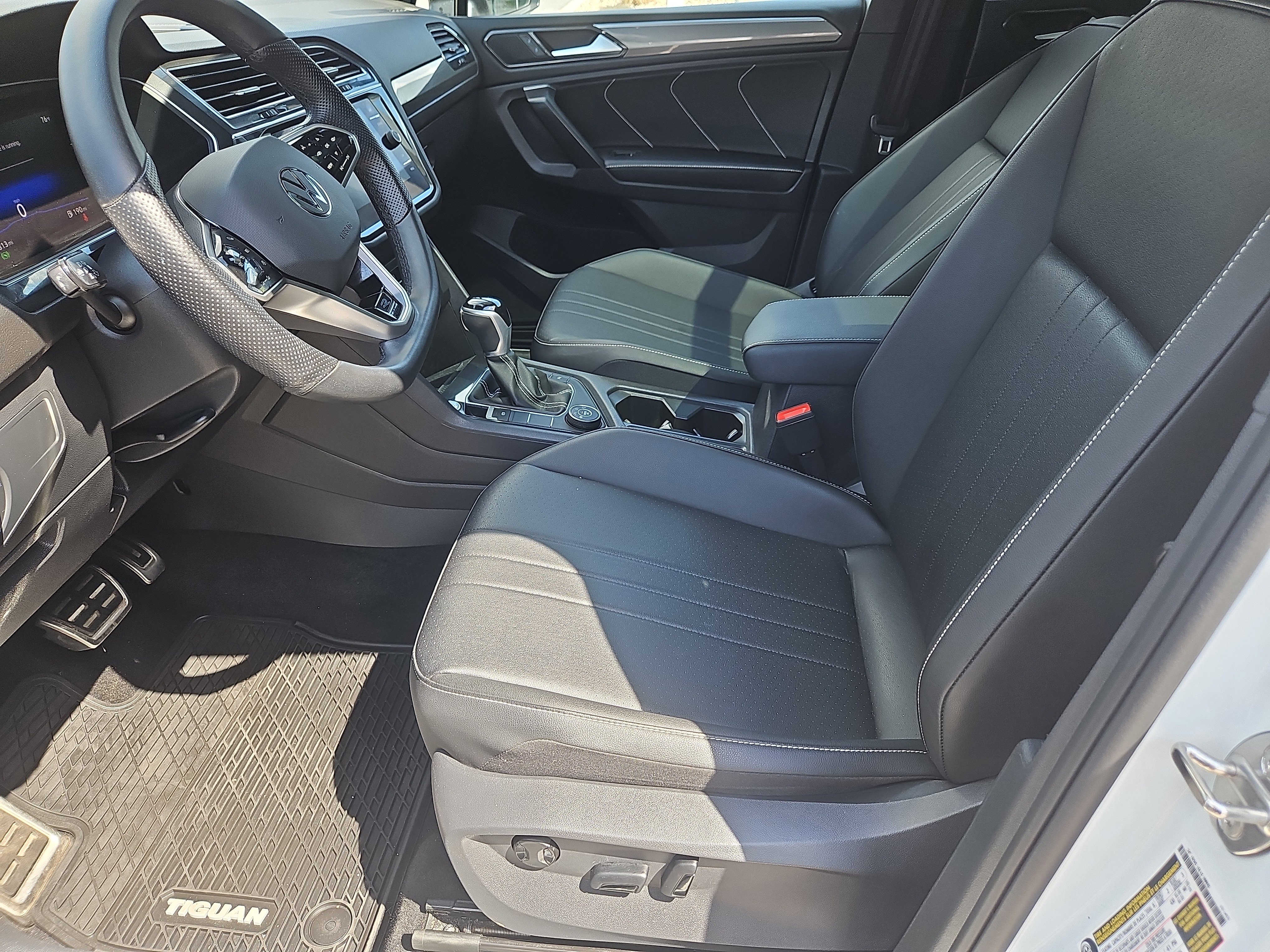 Used 2023 Volkswagen Tiguan SE R-Line image 28