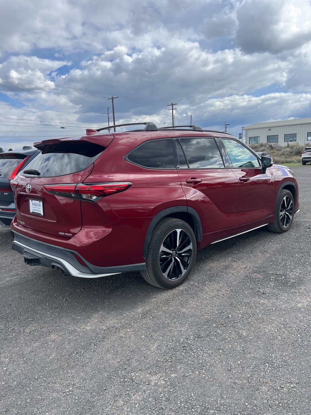 Used 2021 Toyota Highlander XSE AWD/4WD image 3