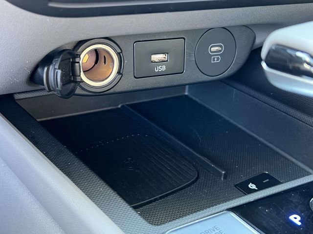 Certified 2025 Hyundai Elantra SEL image 31