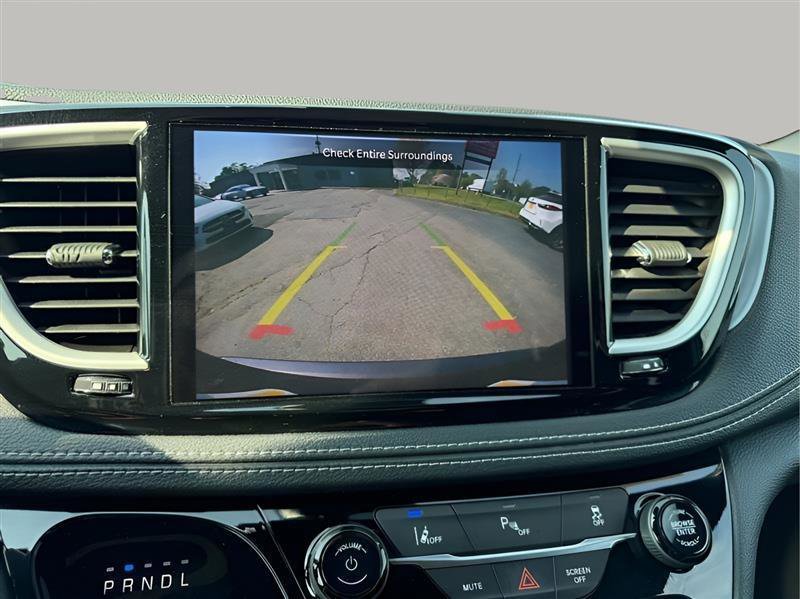 Used 2021 Chrysler Pacifica Touring w/ Uconnect Theater Family Group image 63