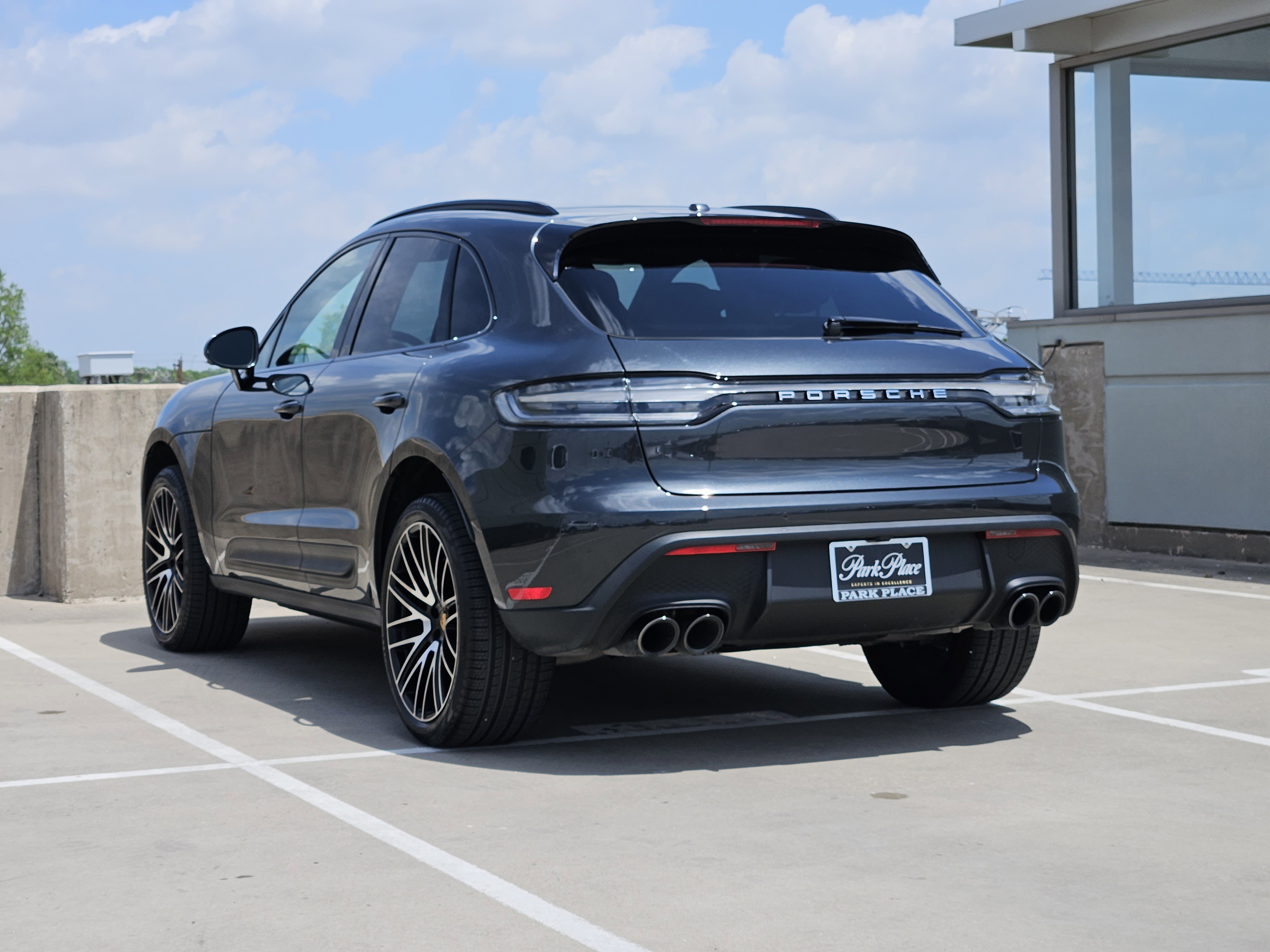 Used 2026 Porsche Macan AWD/4WD image 3