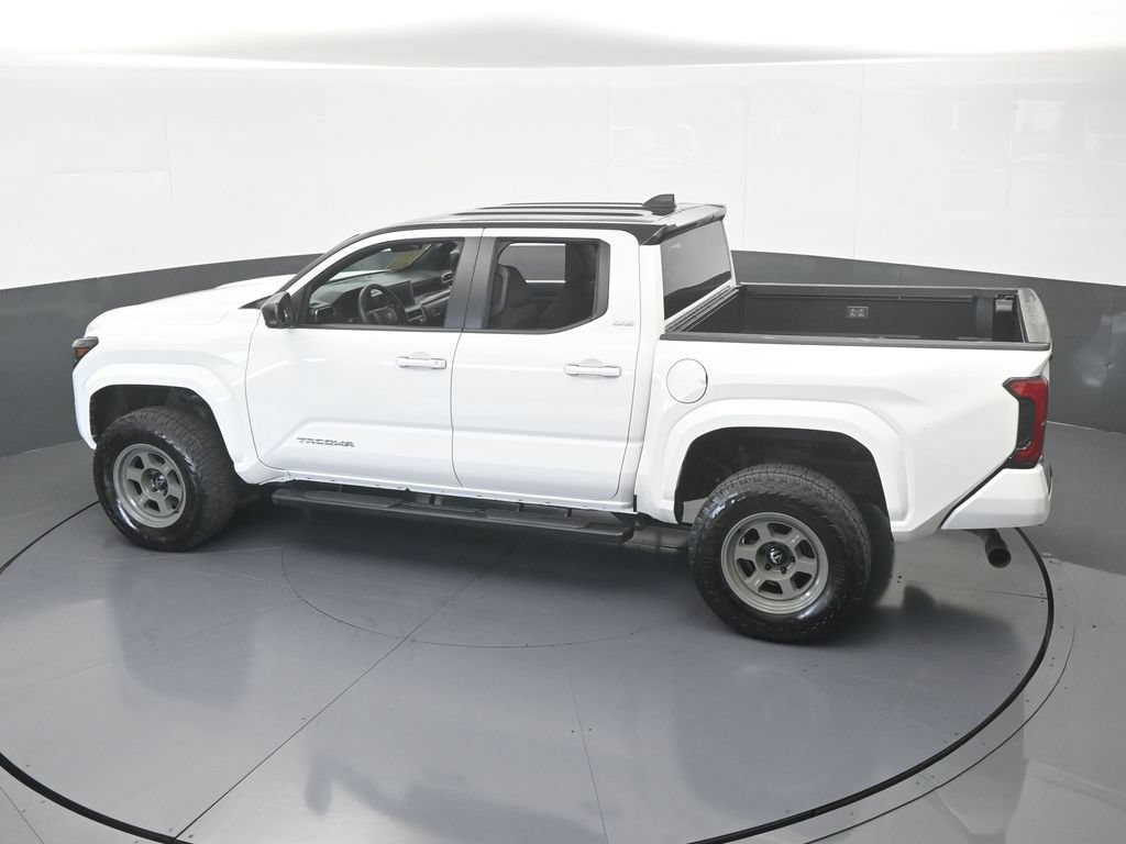 Used 2025 Toyota Tacoma SR5 AWD/4WD image 47