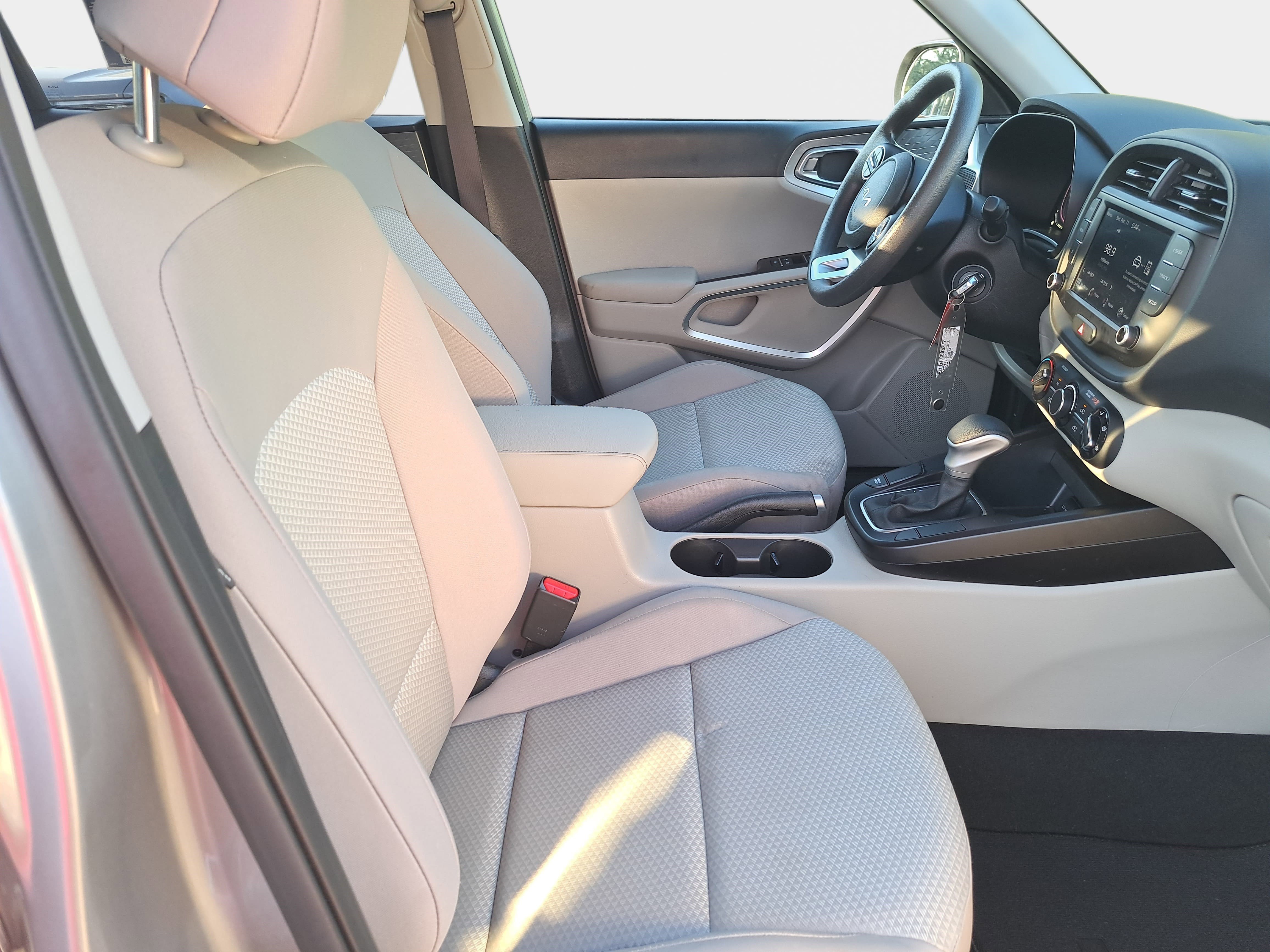 Used 2023 Kia Soul LX image 10