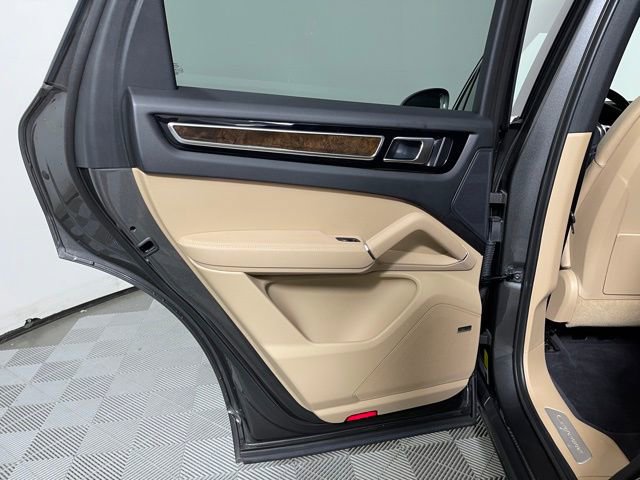 Used 2023 Porsche Cayenne w/ Premium Package image 30