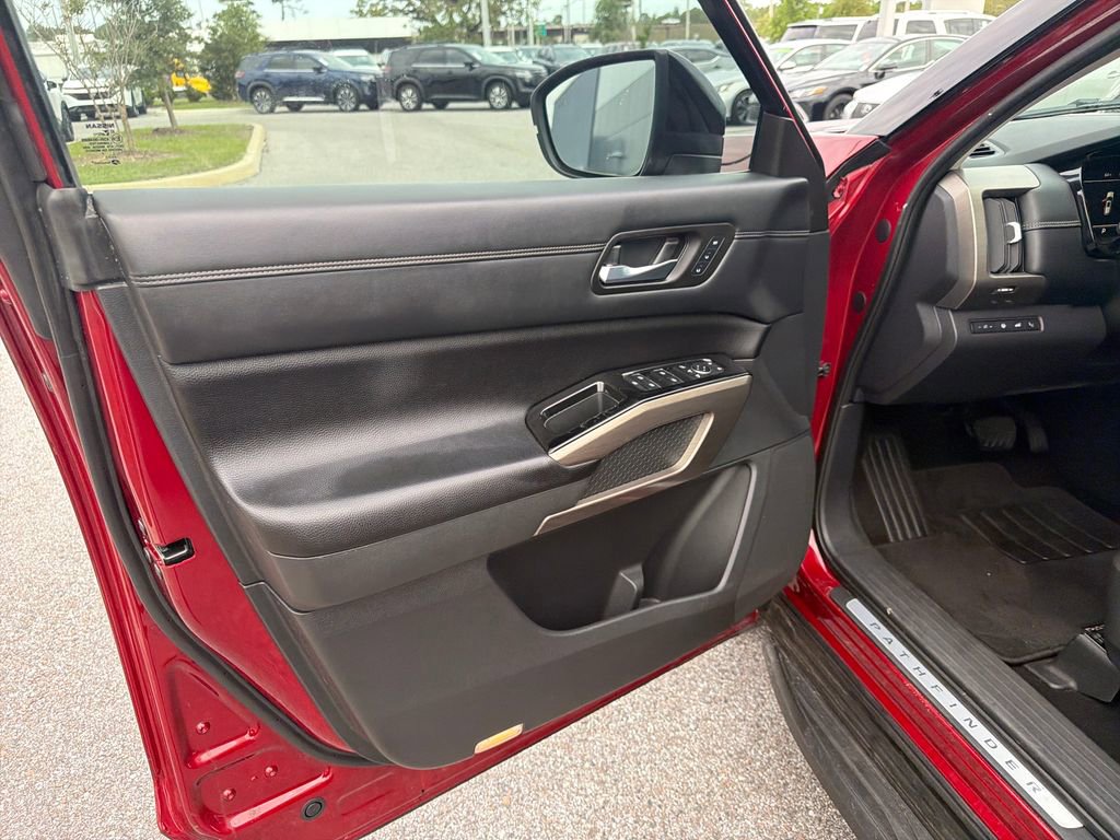 Used 2022 Nissan Pathfinder Platinum w/ Cargo Package image 14