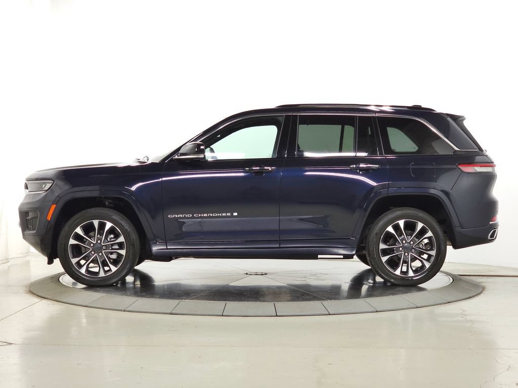 Used 2023 Jeep Grand Cherokee Overland w/ Luxury Tech Group IV AWD/4WD image 2