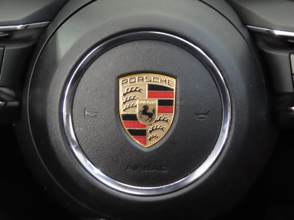 Certified 2025 Porsche Macan AWD/4WD image 21