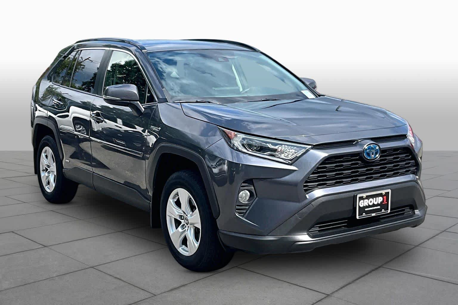 Used 2019 Toyota RAV4 XLE w/ Convenience Package AWD/4WD image 3