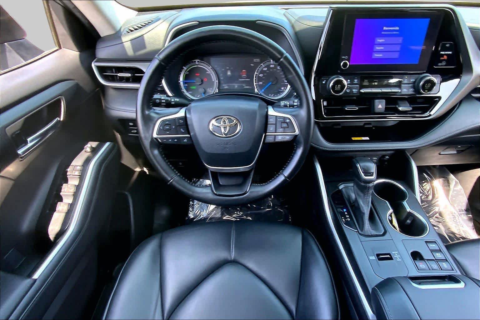 Used 2023 Toyota Highlander XLE AWD/4WD image 6