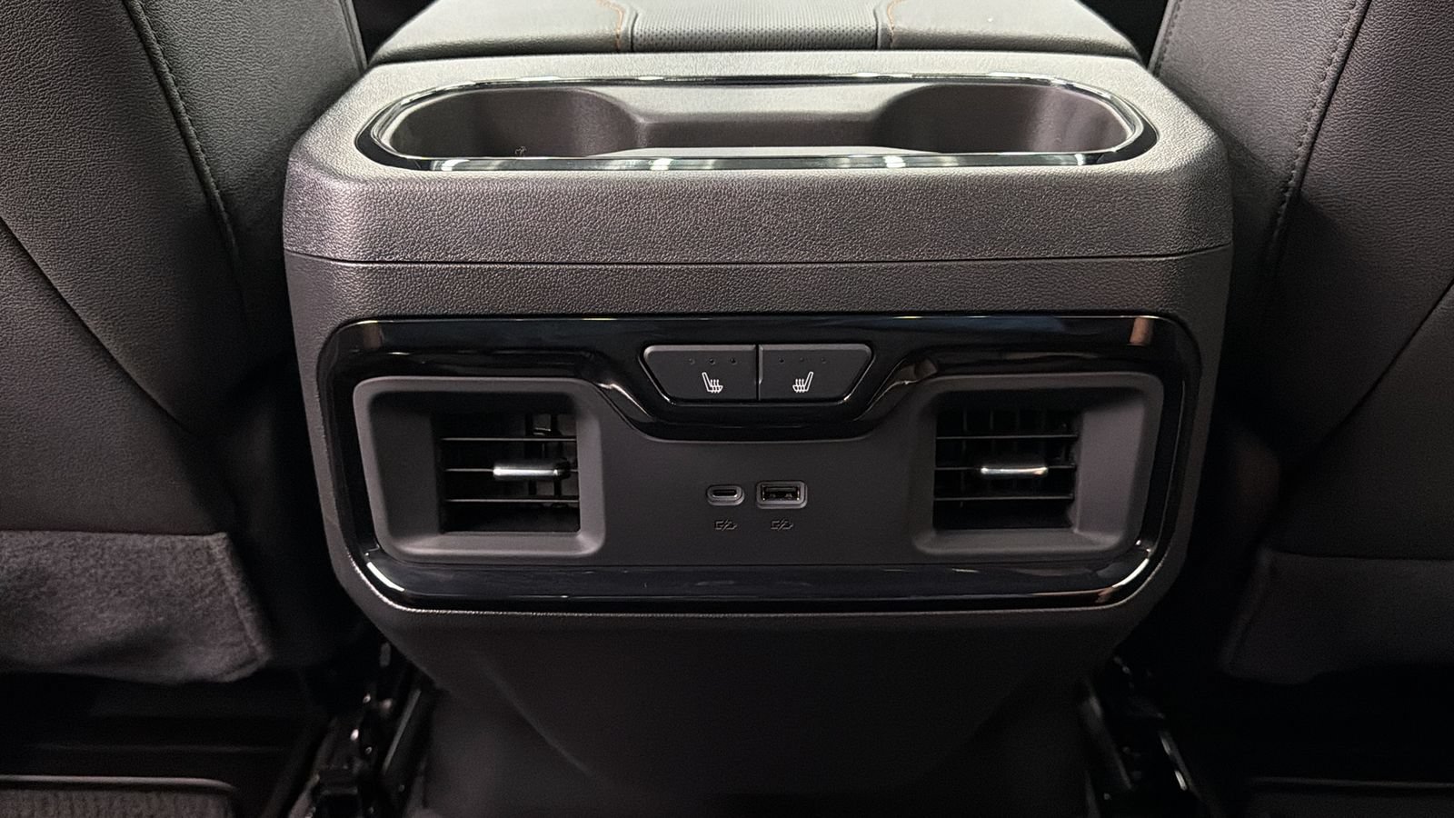 Used 2026 GMC Sierra 1500 AT4 w/ Technology Package AWD/4WD image 39