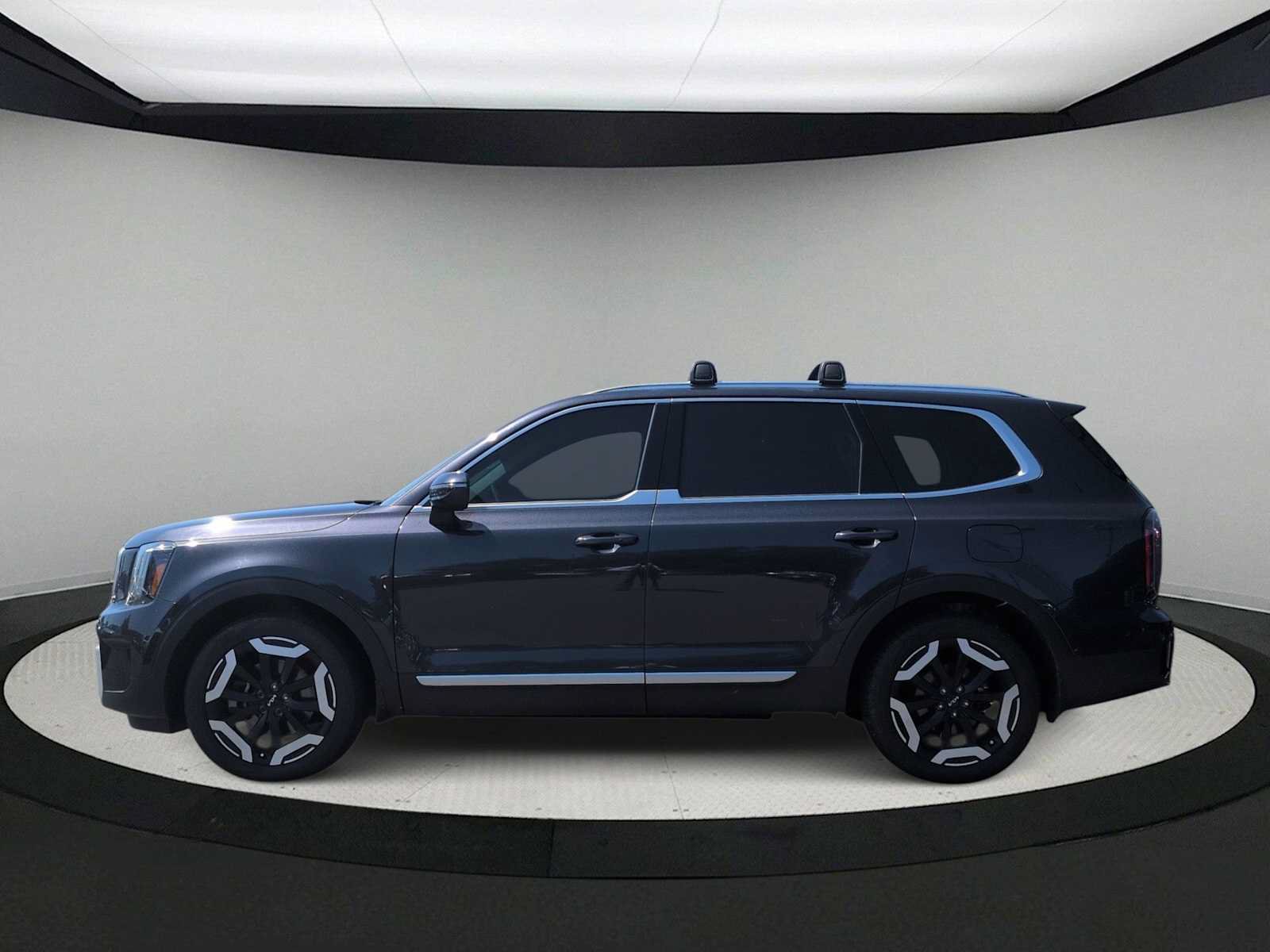 Used 2025 Kia Telluride EX w/ EX Captain's Chair Package AWD/4WD image 5