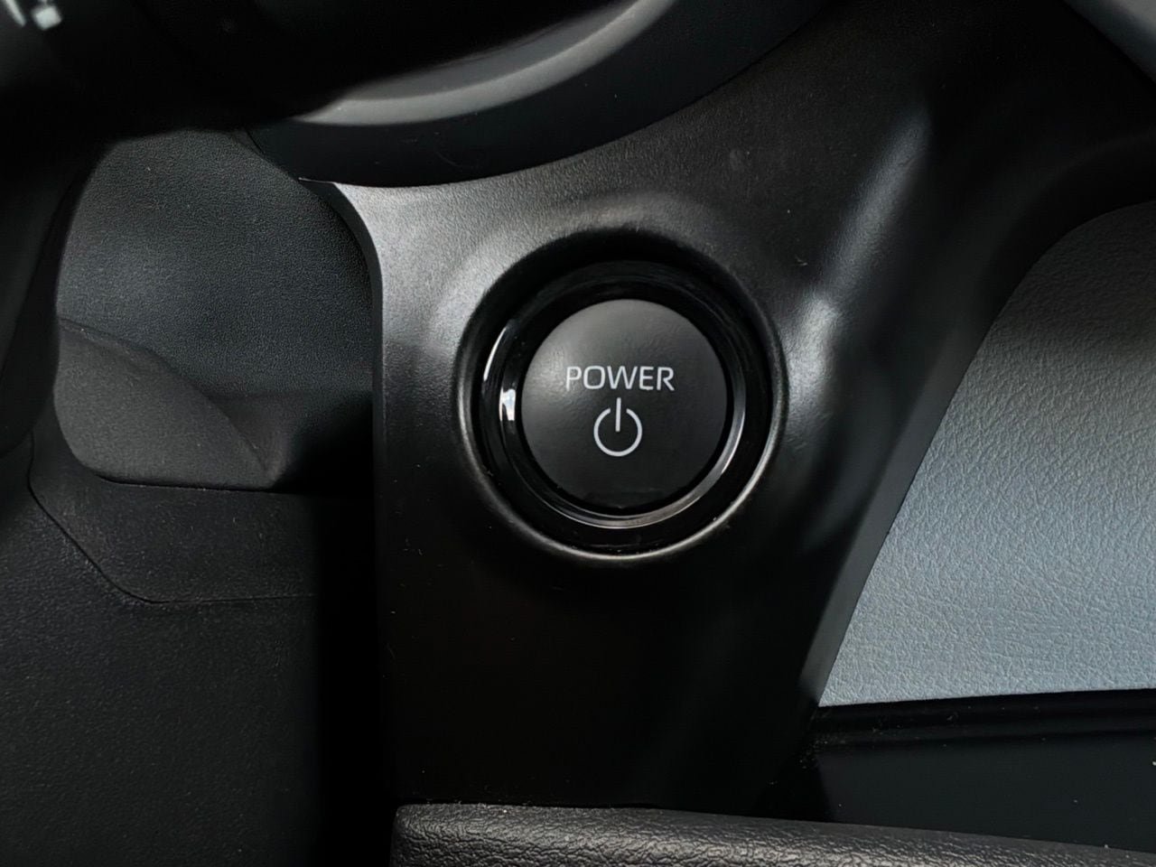Used 2026 Toyota Sienna XLE FWD image 32