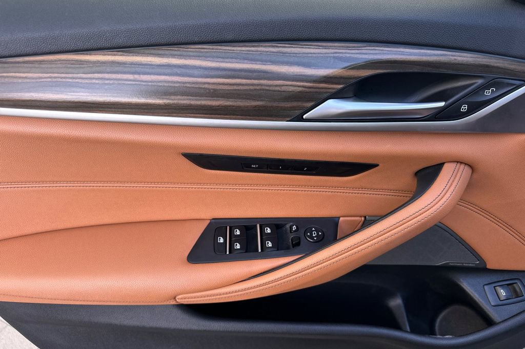 Used 2023 BMW 530e w/ M Sport Package image 10