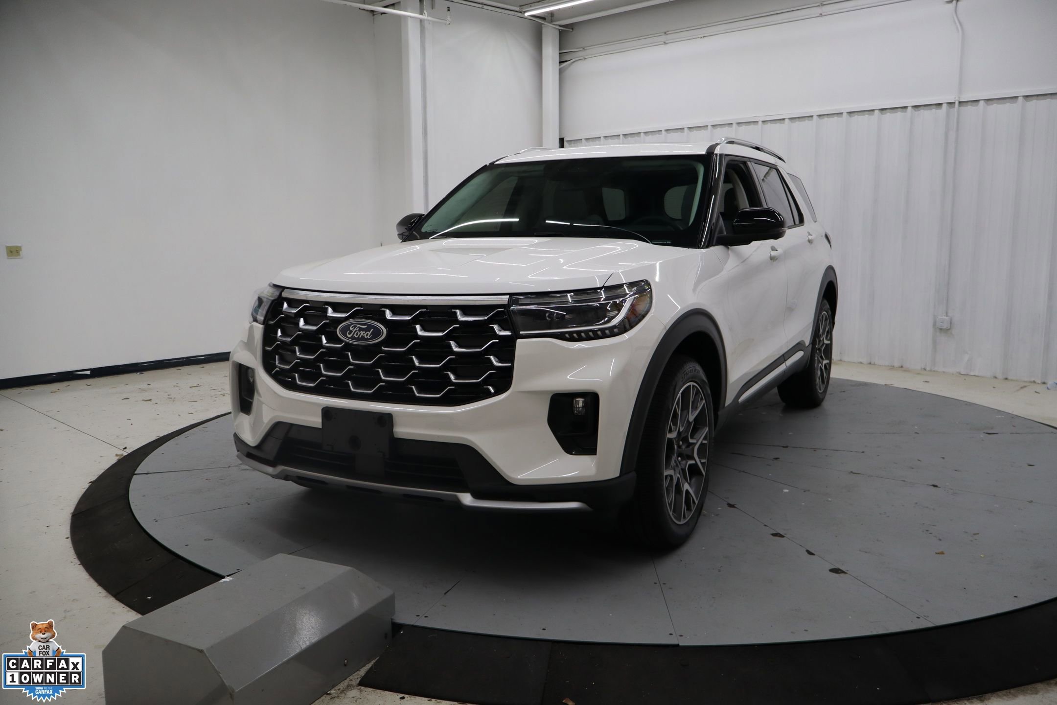 Used 2025 Ford Explorer Platinum w/ Ultimate Package image 10