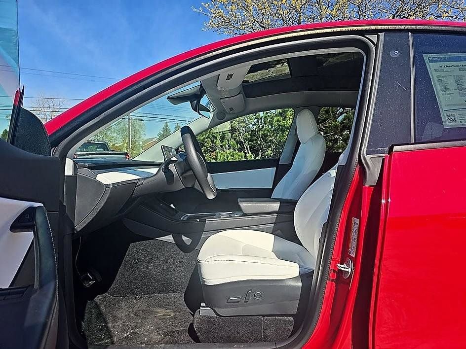 Used 2022 Tesla Model Y Long Range AWD/4WD image 14