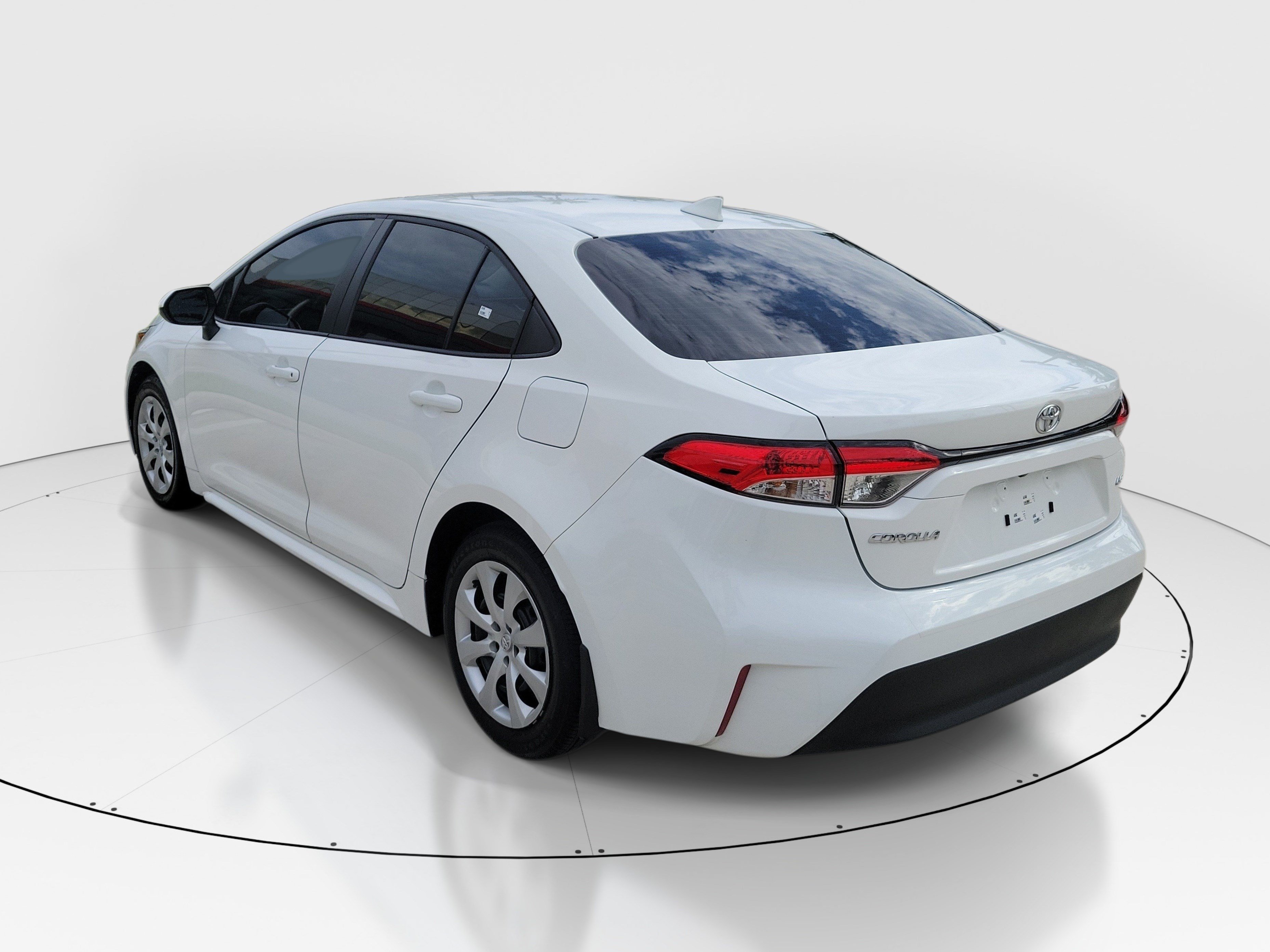 Used 2025 Toyota Corolla LE FWD image 5