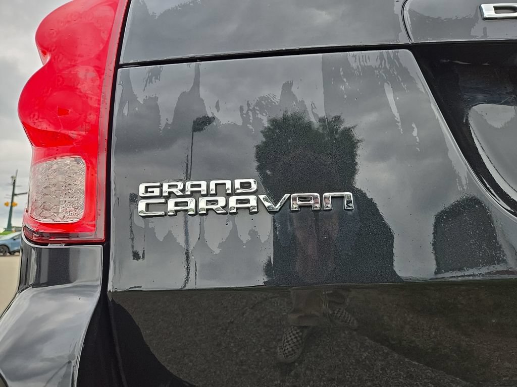 Used 2015 Dodge Grand Caravan R/T w/ Driver Convenience Group FWD image 38