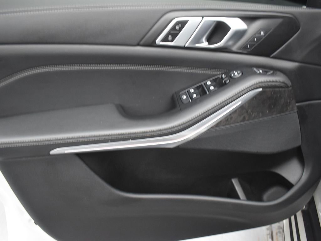Used 2023 BMW X5 xDrive40i w/ Premium Package image 11