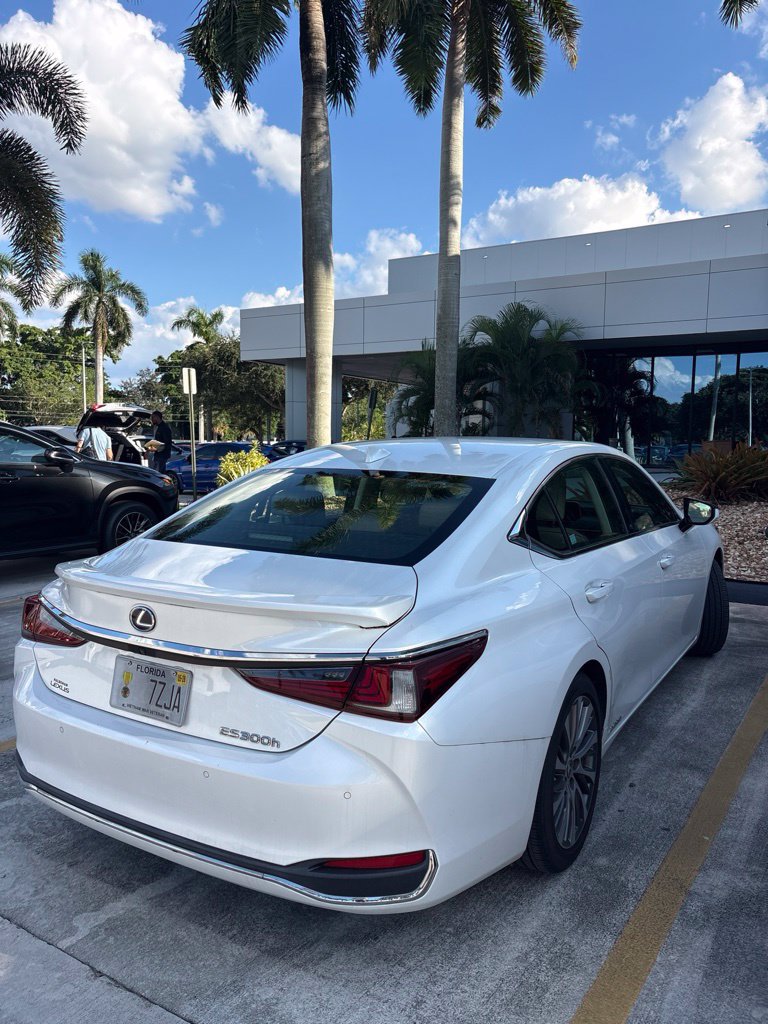 Used 2019 Lexus ES 300h w/ Premium Package FWD image 4