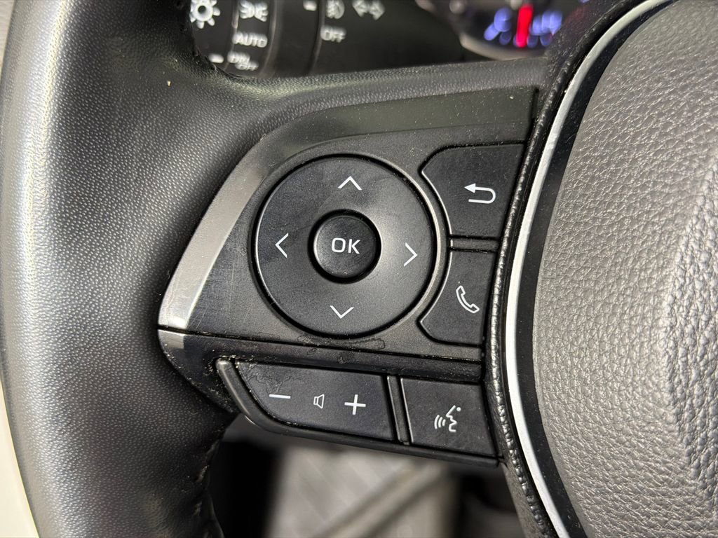 Used 2020 Toyota RAV4 XLE Premium image 26