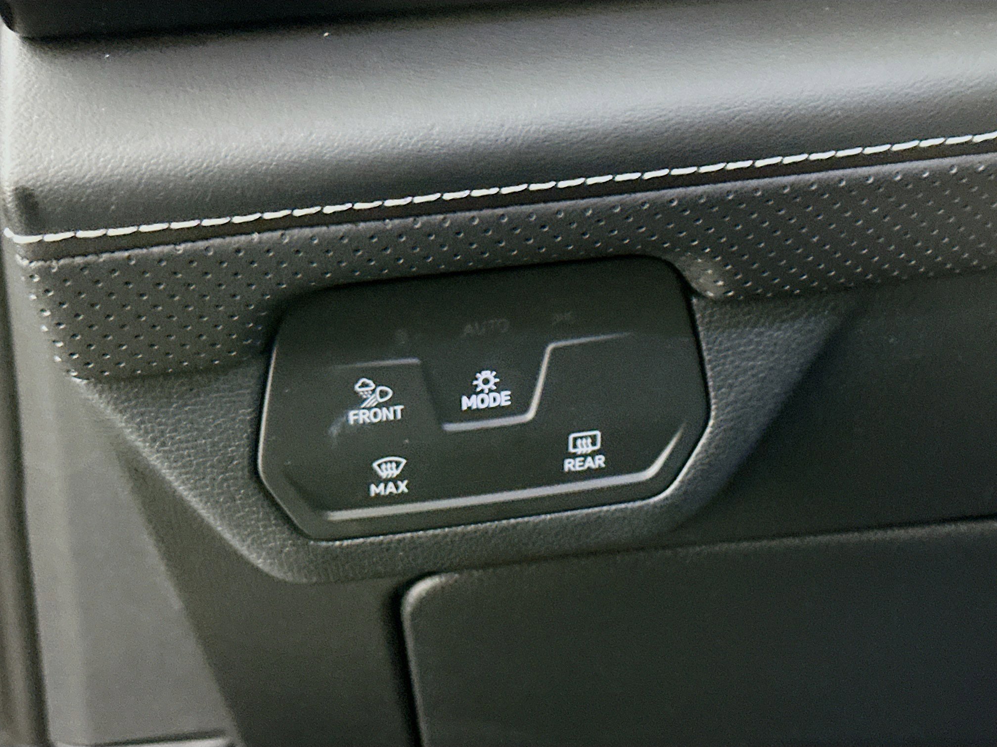 Used 2025 Volkswagen Atlas Cross Sport SE image 17