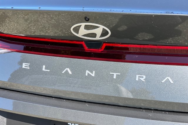 New 2026 Hyundai Elantra SE FWD image 8