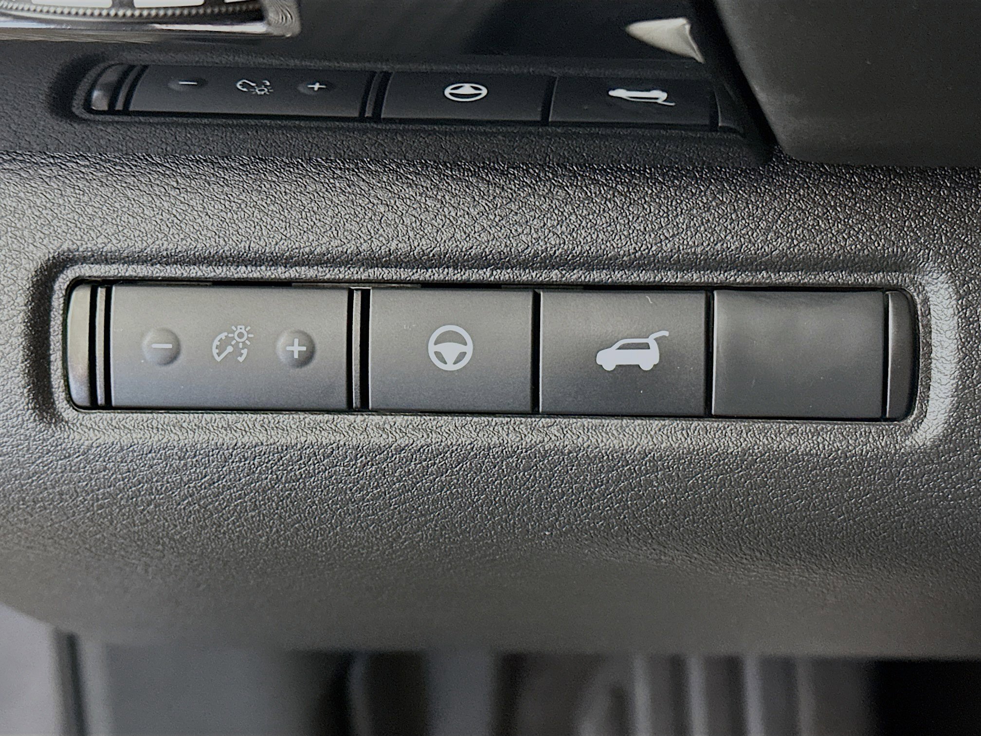 Used 2025 Nissan Pathfinder SV image 17