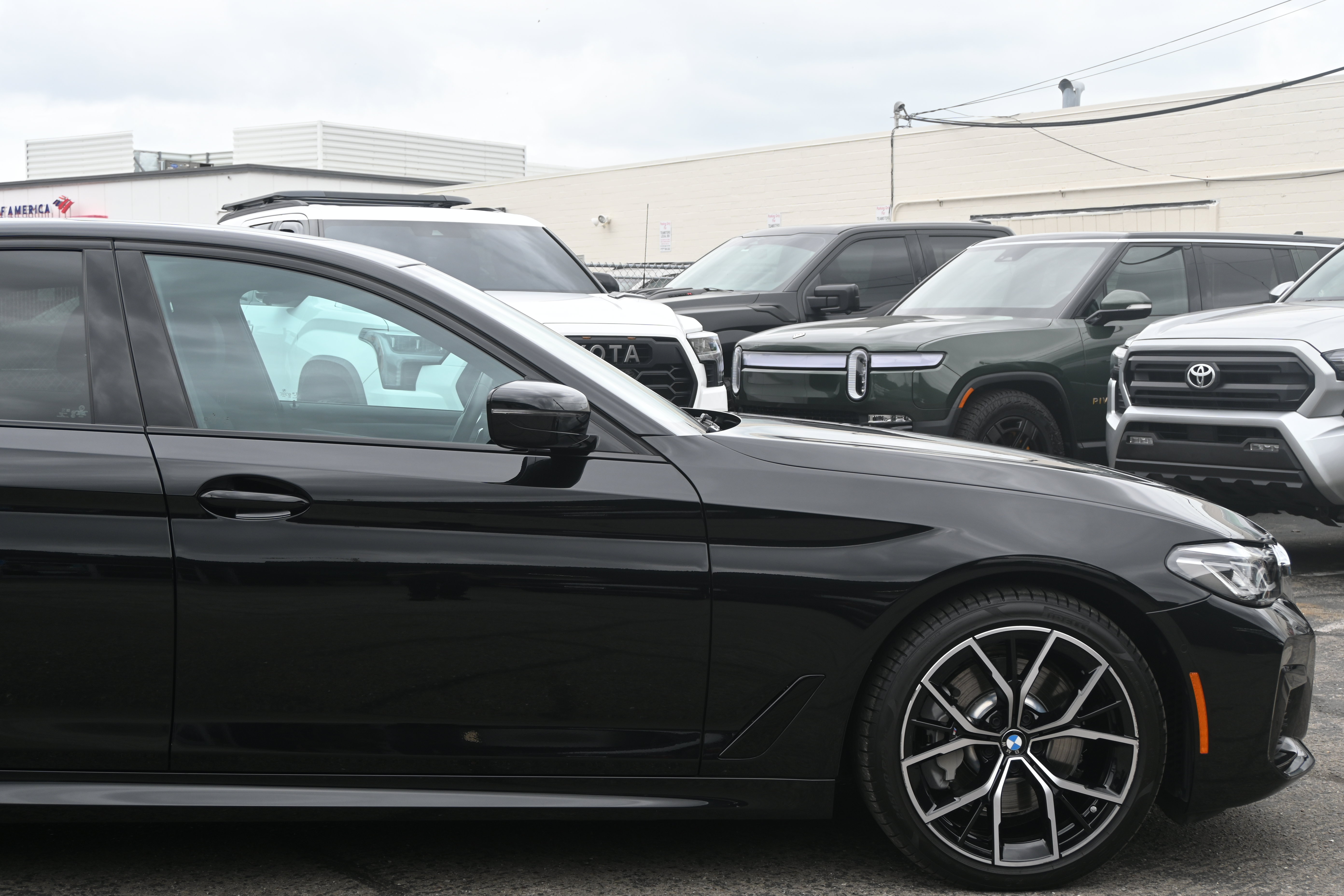 Used 2022 BMW 530i w/ M Sport Package RWD image 23