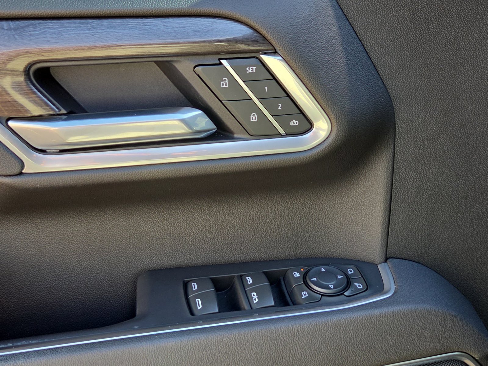 Used 2025 Chevrolet Silverado 1500 LTZ RWD image 23