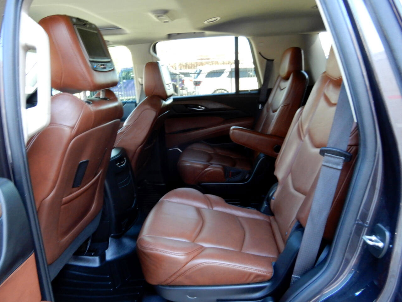 Used 2016 Cadillac Escalade Luxury image 10