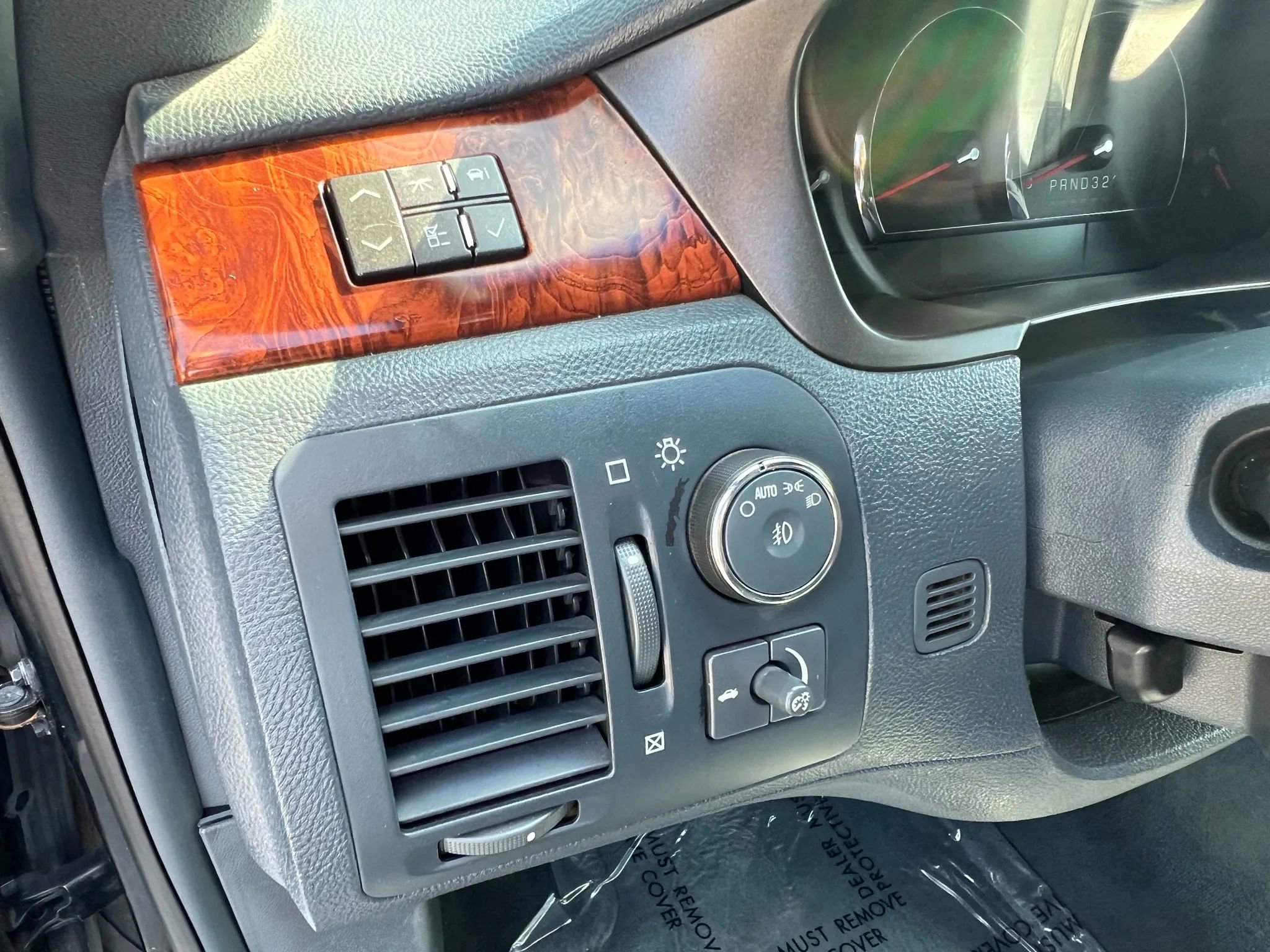 Used 2006 Cadillac DTS FWD image 25