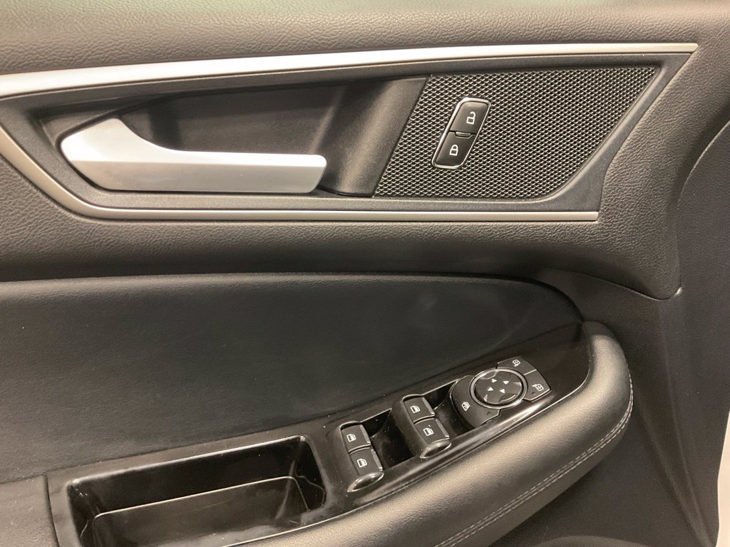 Used 2019 Ford Edge SEL w/ Equipment Group 201A FWD image 12