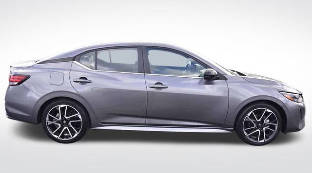 Used 2025 Nissan Sentra SR w/ SR Premium Package image 5