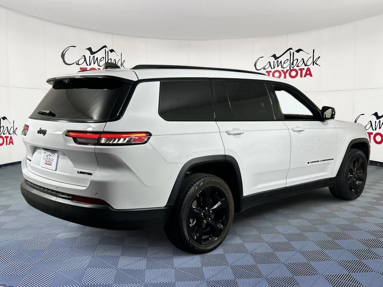 Used 2023 Jeep Grand Cherokee L Limited w/ Luxury Tech Group II AWD/4WD image 8