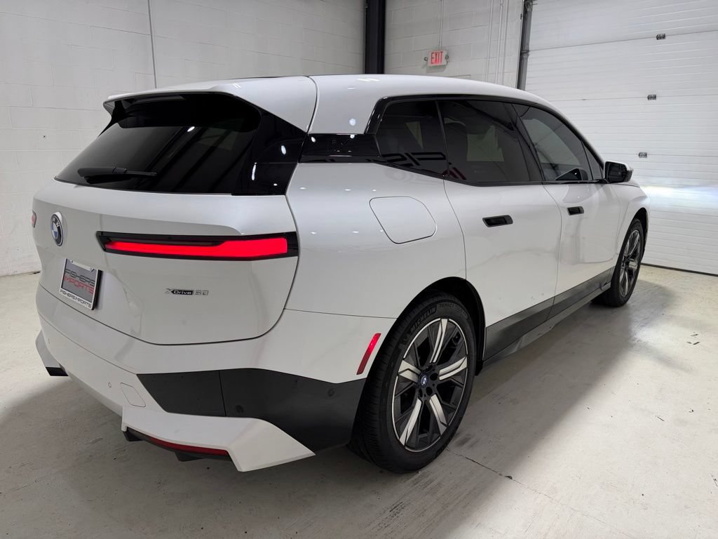 Used 2023 BMW iX xDrive50 w/ Sport Package AWD/4WD image 9